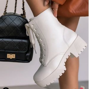 Miss Lola Obsessed with you Combat boots- OFF WHITE